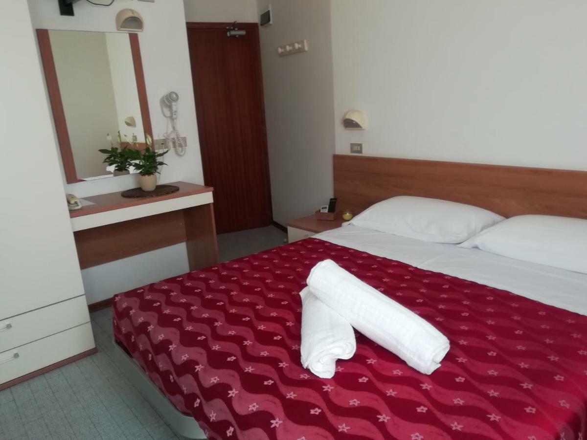 Hotel Goldene Rose Rimini Exterior foto